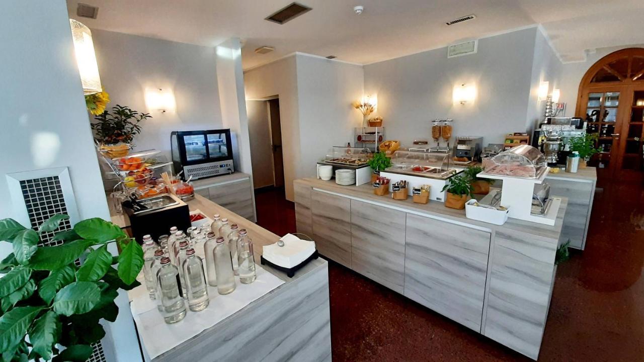 Hotel & Wellness Fra I Pini Lignano Sabbiadoro Exterior foto
