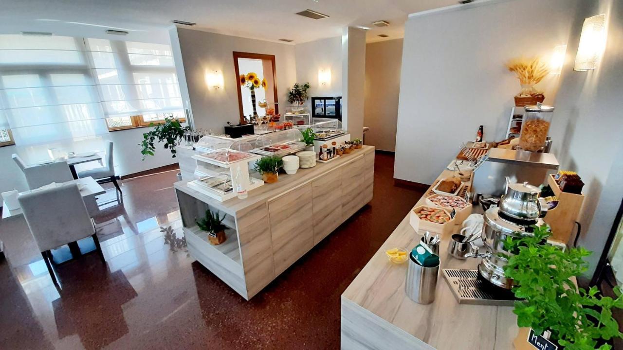 Hotel & Wellness Fra I Pini Lignano Sabbiadoro Exterior foto