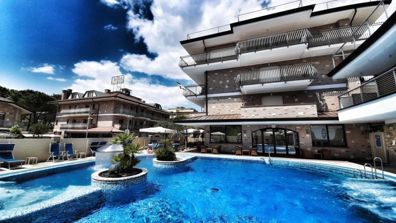 Hotel & Wellness Fra I Pini Lignano Sabbiadoro Exterior foto