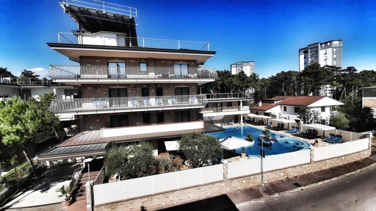 Hotel & Wellness Fra I Pini Lignano Sabbiadoro Exterior foto